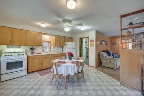 Kitchen | Cooking Basics | Coffee Maker | Paper Towels/Trash Bags Provided