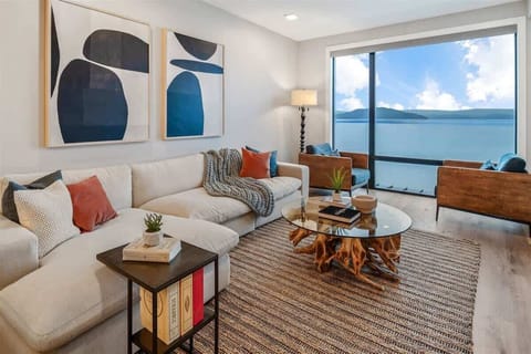 All new luxury condo at Seasons