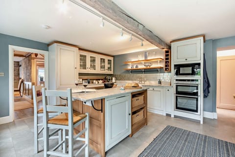 Rectory Barn Kitchen - StayCotswold
