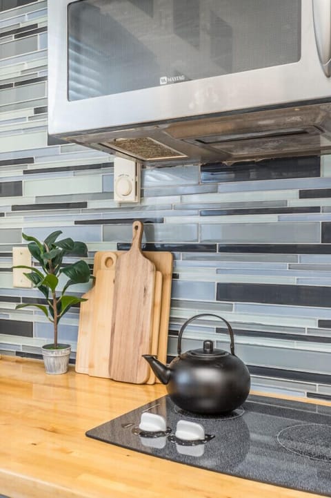 The kitchen features a convenient tea pot for tea lovers and stovetop burners for versatile cooking options. Enjoy a soothing cup of tea or utilize the burners to prepare your favorite meals with ease.