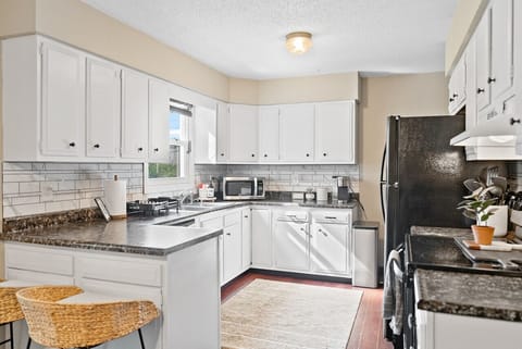 Cook up a storm in our fully equipped modern kitchen.