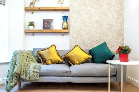 Whether you seek relaxation or intellectual stimulation, our living area provides the perfect sanctuary. 