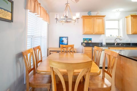 Traditional Dining Table for 6