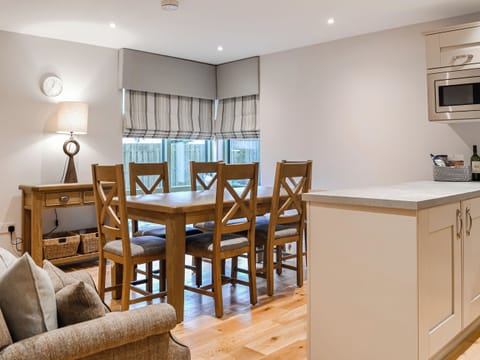 Open plan living space | Pride of Erin - Paddockhall Cottages, Linlithgow