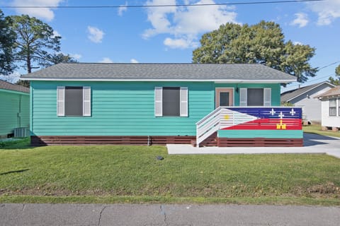 Adorable petite cottage with Louisiana flag painted on the front porch