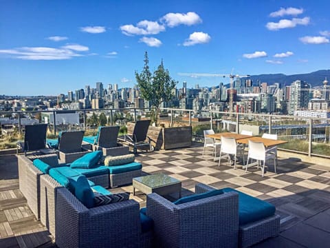 2 extra large amazing rooftops with bbq, fireplace and incredible views!
