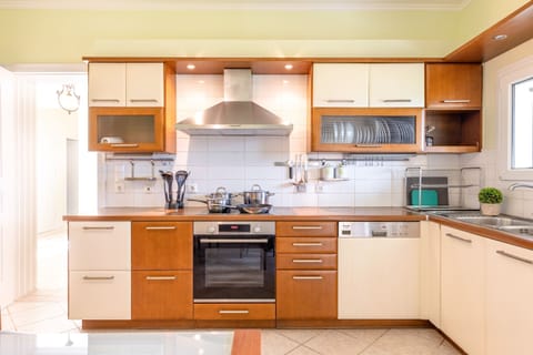 Fully equipped kitchen