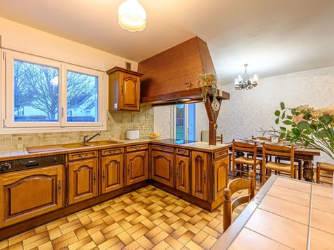 Building, Sky, Plant, Property, Water, Azure, Window, Architecture, Lighting, Interior Design