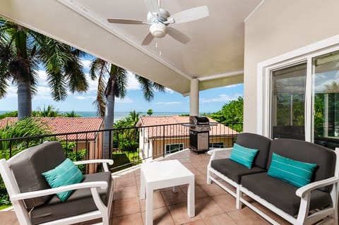 Feel the ocean view and breeze of Tamarindo from the terrace.