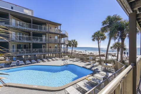 Sandpiper Pool Area