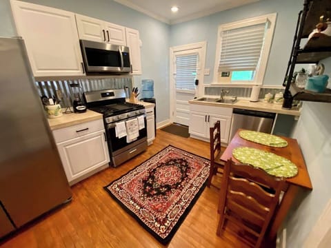 1e6a55e7 9c76 4c00 845e a0a07c1b54ac