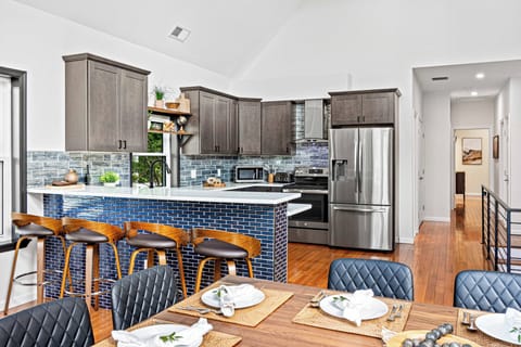 Counter top seating for 4