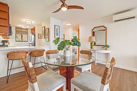 Enjoy meals and good times at our inviting dining area! The perfect spot to start and end your island days.