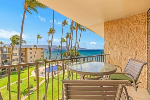 Swaying palms, vast ocean views, and an ocean-facing lanai—your dream island escape awaits! Relax, recharge, and soak up pure tropical paradise.