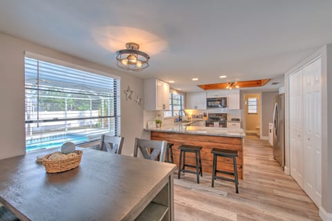 Kitchen Dining Area with Seating for 7