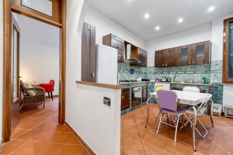 Spacious, fully furnished and equipped kitchen: microwave, coffee machine, etc. 