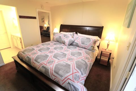 King bed in master bedroom with Ensuite bath.View of space needle, skybridge,MTS