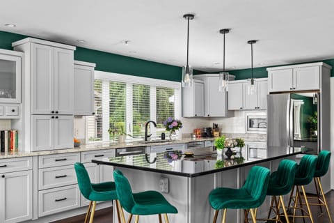 So much space to spread out while cooking or just making coffee. Or chat with everyone at the kitchen island while cooking.