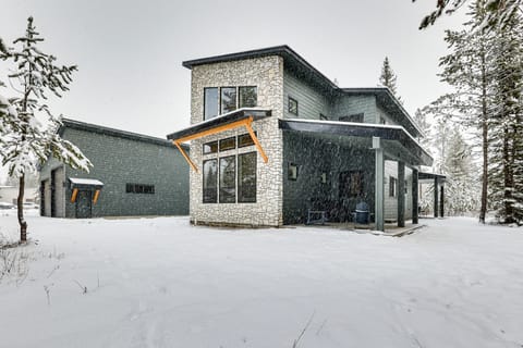 Donnelly Vacation Rental | 3BR | 3BA | 2,400 Sq Ft | 3 Steps Required