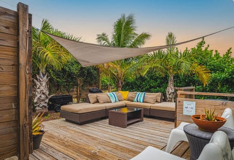 Beautiful 2BR vacation 'villa' in the heart of Downtown Cocoa Beach. Private backyard deck/patio. 15+ restaurants and bars within 2 block walk. One block walk to public beach.