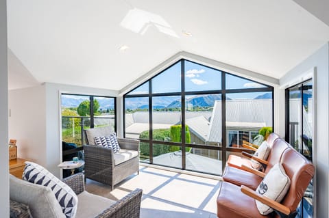 Mountain & Lake views!