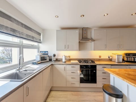 Kitchen | Oversands, Torquay