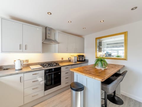Kitchen | Oversands, Torquay