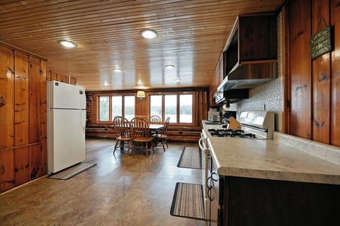 Plenty of room for all the cooks in the group to join in mealtime festivities.