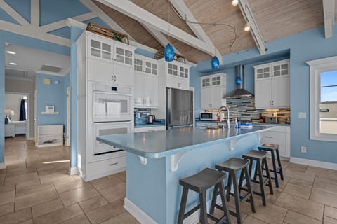 3rd floor Chef's kitchen with double oven, gas range