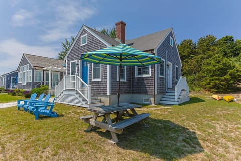 Exterior & front yard with lunch table