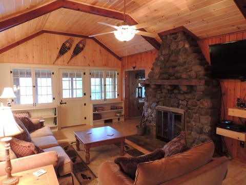 Living room (wood burning fireplace, smart TV, wi-fi, games)