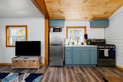 Modern elegance meets rustic charm in this stylish, fully-equipped kitchen!