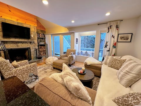 2nd level main living area with wood burning fireplace and TV