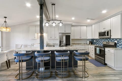 Island with bar seating