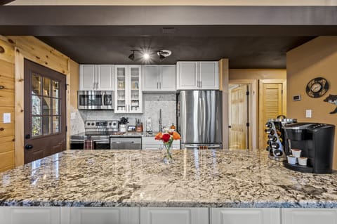 Honey Bear Treehouse's fully equipped kitchen