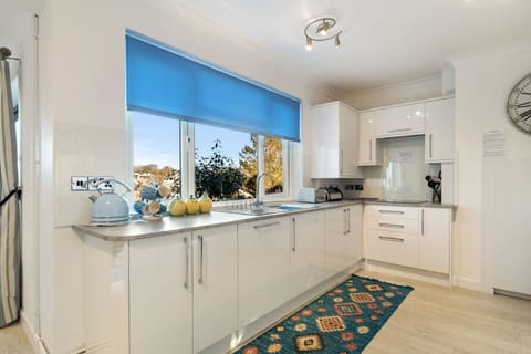 Sea Views, Parking, Enclosed Garden, Dog Friendly