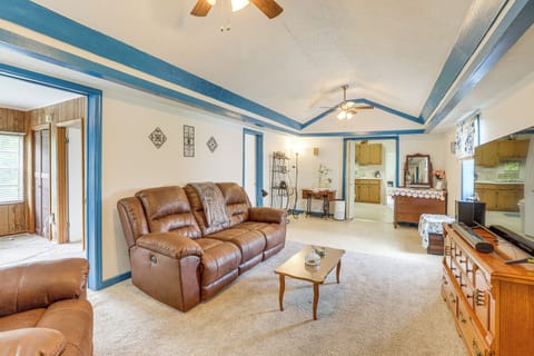 Clanton Vacation Rental | 3BR | 1.5BA | 1 Step Required | 1,400 Sq Ft