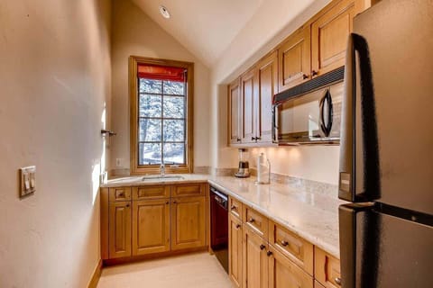 FAMILY ROOMS KITCHEN CORNER