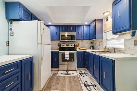 Indoors, Kitchen, Refrigerator, Microwave, Oven