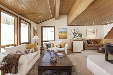 Indoors, Home Decor, Furniture, Table, Architecture