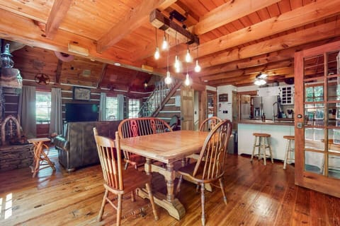 Seating for 8 at table and bar