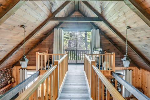 Loft | Queen Bed | Twin Bed | Top Floor