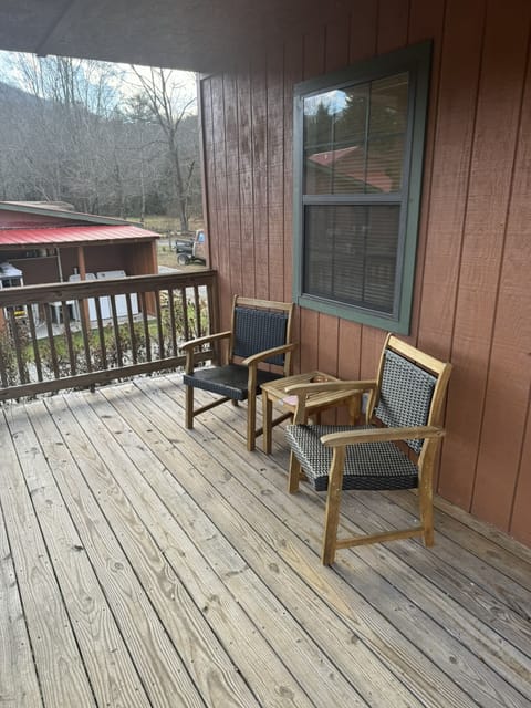 Cabin #4 - Each Cabin offers an inviting front porch with seating to enjoy the view