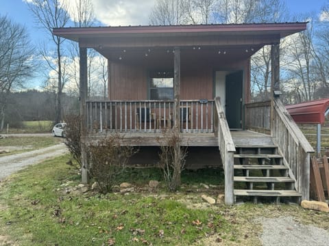 Cabin #4 - Each Cabin offers an inviting front porch with seating to enjoy the view