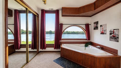 Jacuzzi tub Bedroom
