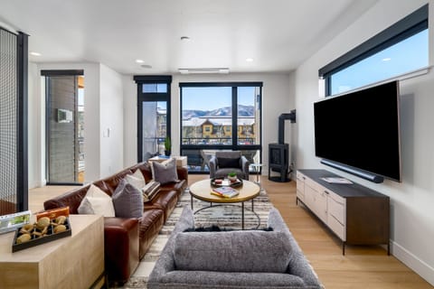 Urban Reserve! A Multi-Level Townhome, Exquisite Decor Throughout!!