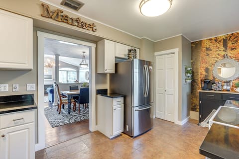 Kitchen | Dishwasher | Coffee Bar | Spices