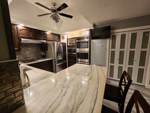 Kitchen - Ceiling fan, double ovens, extra large sink, gas cooktop, 2 ice makers