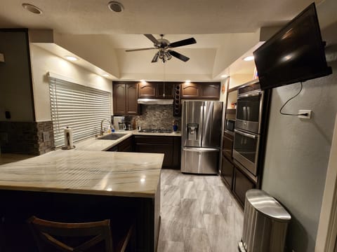 Kitchen - Ceiling fan, double ovens, extra large sink, gas cooktop, 2 ice makers
