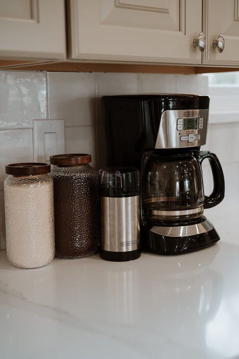 - Wake up to freshly brewed coffee with a Black+Decker drip machine and grinder
- Stylish jars keep your essentials fresh while adding a warm decorative touch
- Start your mornings right with everything you need just within reach
